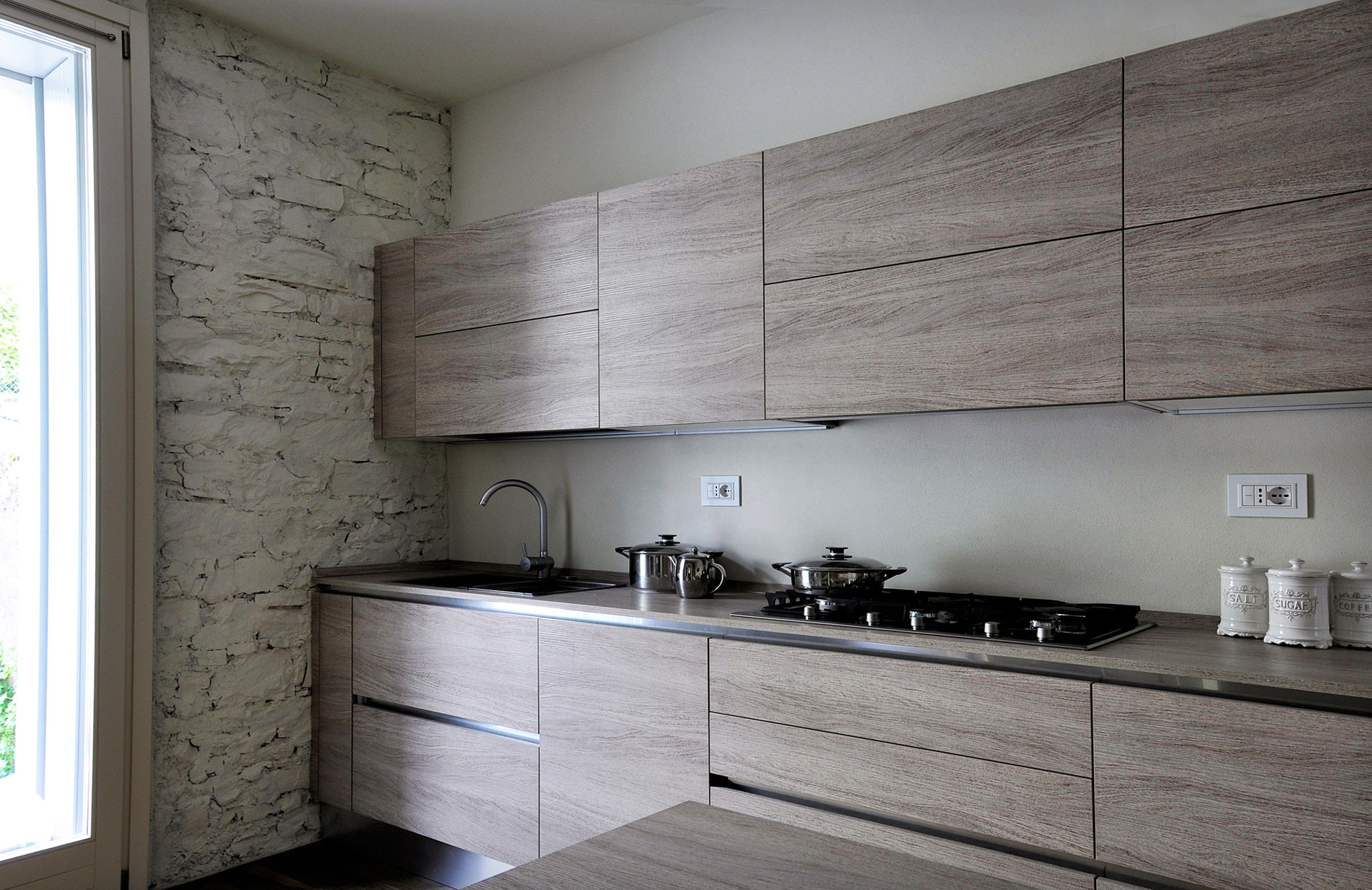A House with a Modernized Victorian Vibe Filled with Texture Appearance in Cerano D'intelvi, Italy by Lorenzo Guzzini (9)