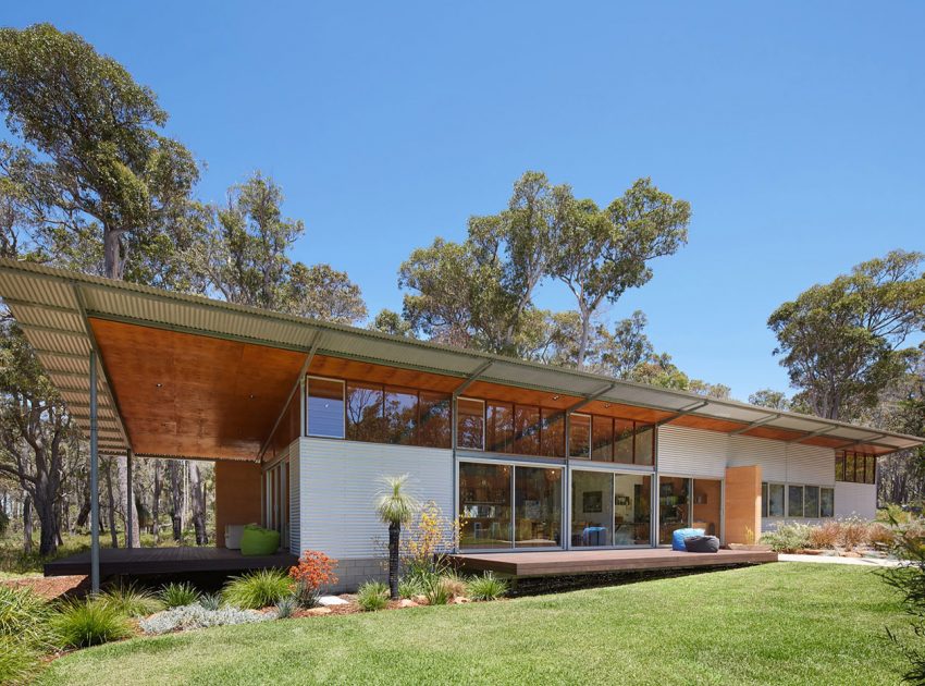 A Light-Filled Contemporary Home with Corrugated Steel Walls in Margaret River by Archterra Architects (1)