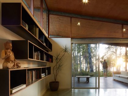 A Light-Filled Contemporary Home with Corrugated Steel Walls in Margaret River by Archterra Architects (11)