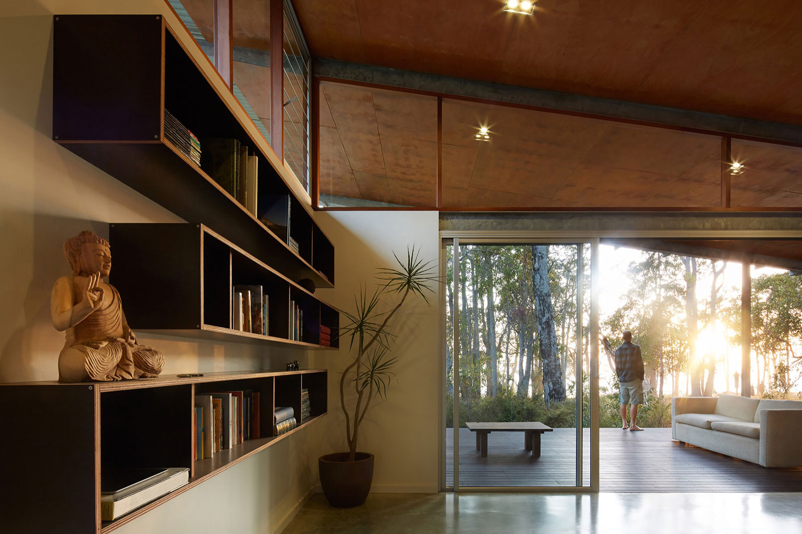 A Light-Filled Contemporary Home with Corrugated Steel Walls in Margaret River by Archterra Architects (11)