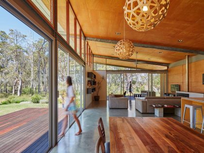 A Light-Filled Contemporary Home with Corrugated Steel Walls in Margaret River by Archterra Architects (14)