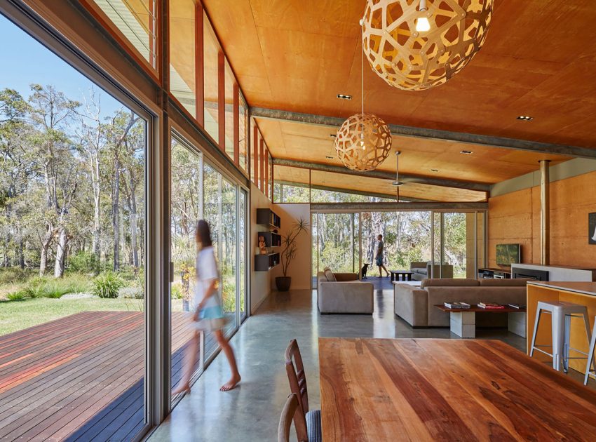 A Light-Filled Contemporary Home with Corrugated Steel Walls in Margaret River by Archterra Architects (14)