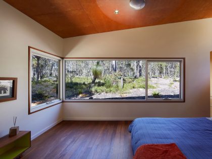 A Light-Filled Contemporary Home with Corrugated Steel Walls in Margaret River by Archterra Architects (16)