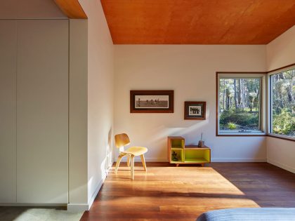 A Light-Filled Contemporary Home with Corrugated Steel Walls in Margaret River by Archterra Architects (17)