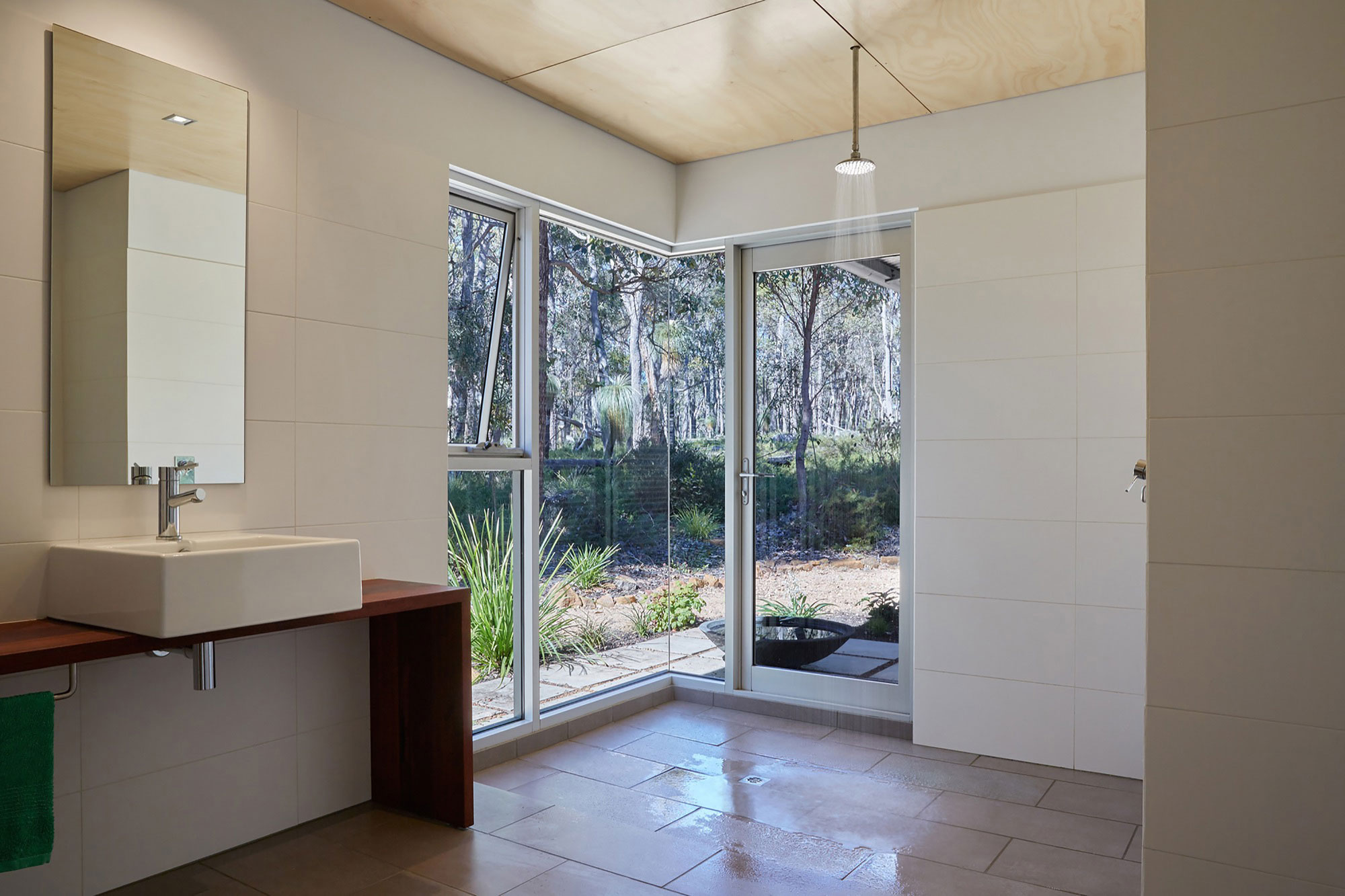 A Light-Filled Contemporary Home with Corrugated Steel Walls in Margaret River by Archterra Architects (18)