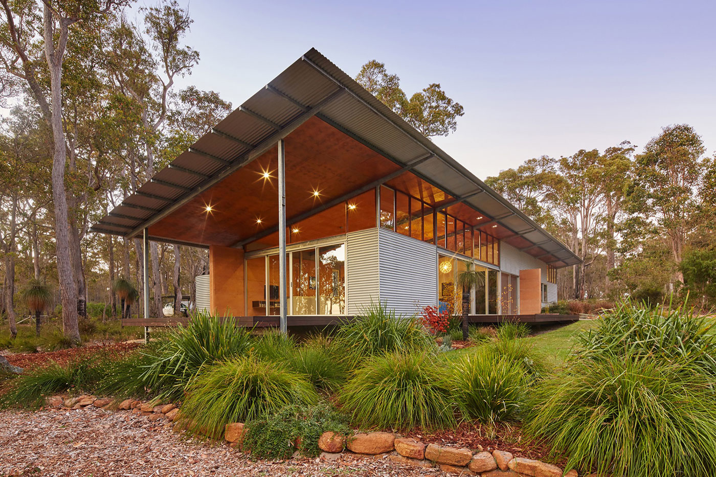 A Light-Filled Contemporary Home with Corrugated Steel Walls in Margaret River by Archterra Architects (19)