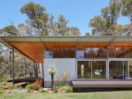 A Light-Filled Contemporary Home with Corrugated Steel Walls in Margaret River by Archterra Architects (2)