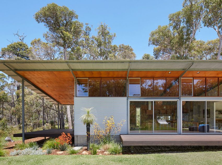 A Light-Filled Contemporary Home with Corrugated Steel Walls in Margaret River by Archterra Architects (2)