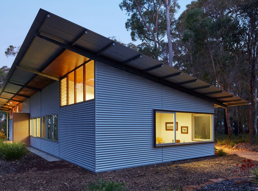 A Light-Filled Contemporary Home with Corrugated Steel Walls in Margaret River by Archterra Architects (21)