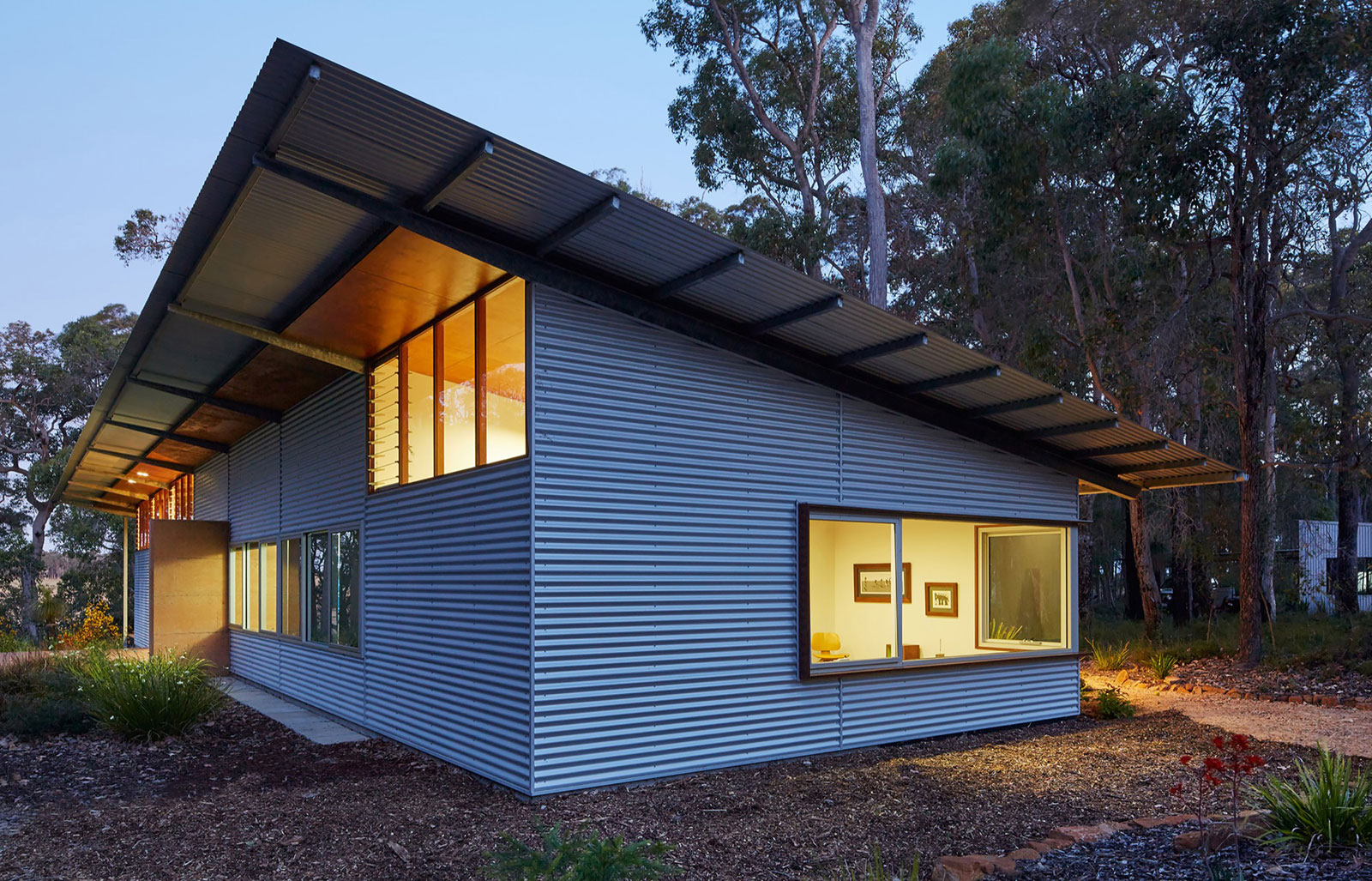 A Light-Filled Contemporary Home with Corrugated Steel Walls in Margaret River by Archterra Architects (21)