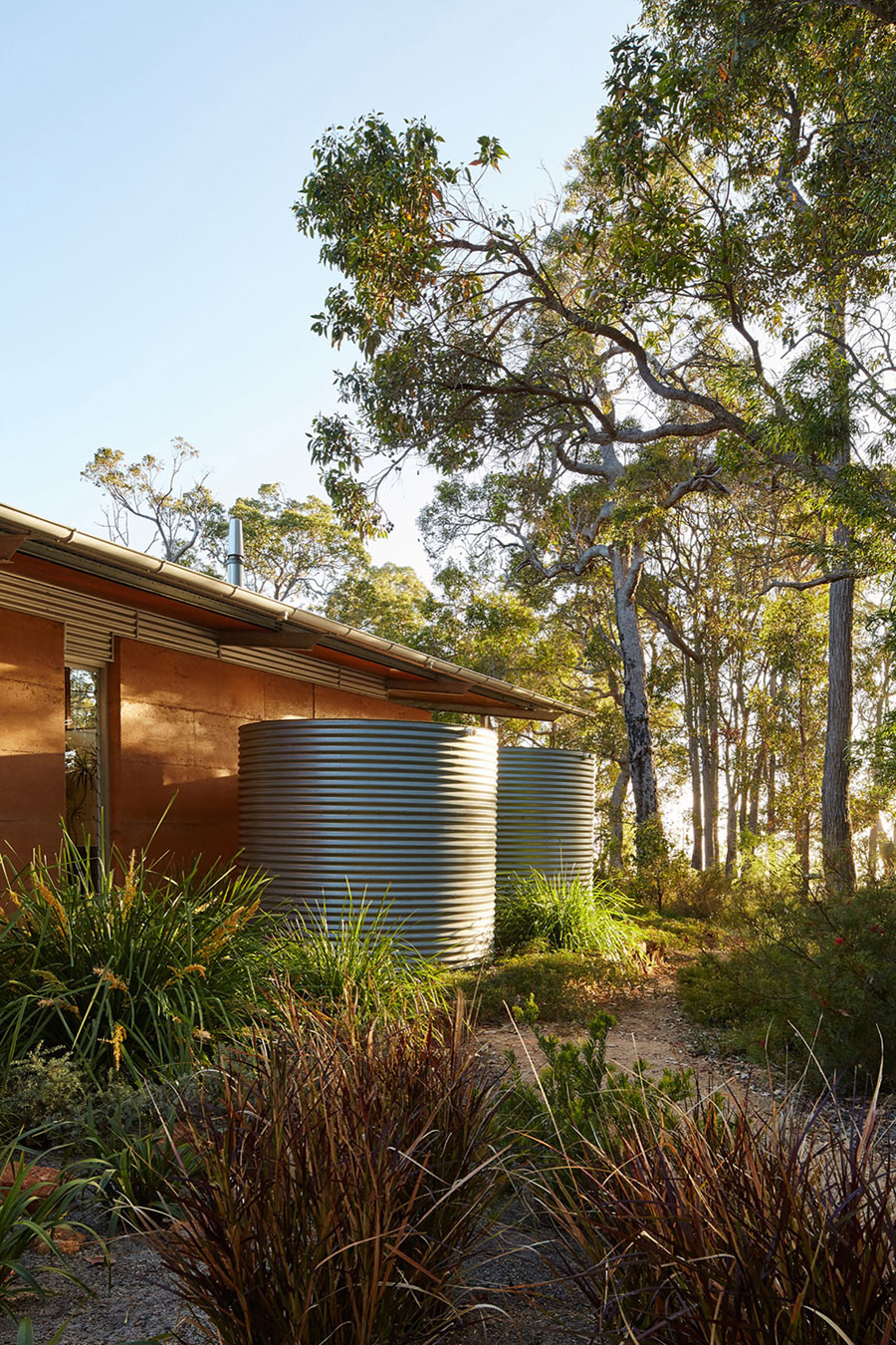 A Light-Filled Contemporary Home with Corrugated Steel Walls in Margaret River by Archterra Architects (5)