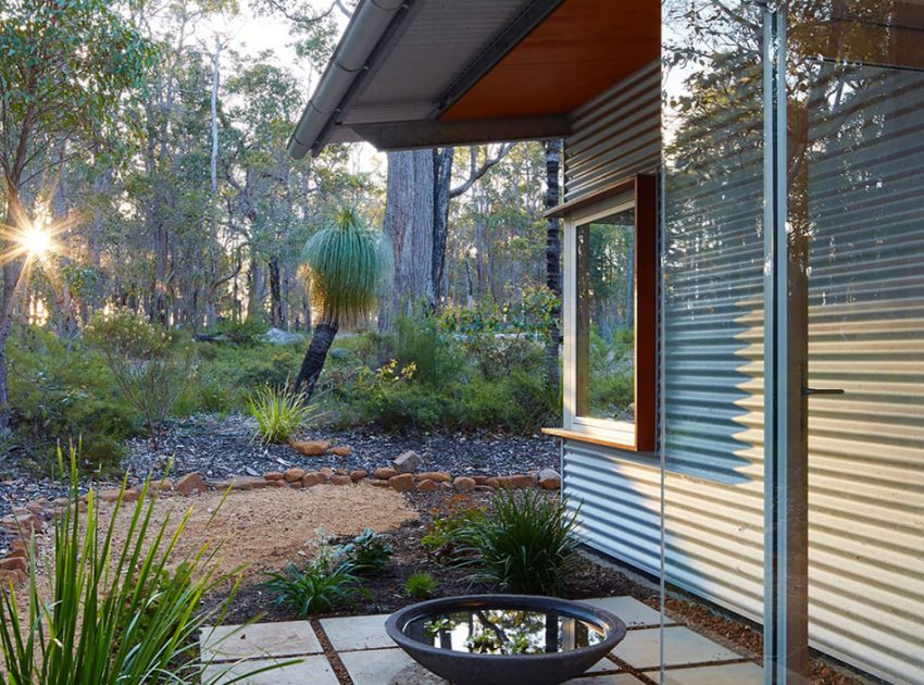 A Light-Filled Contemporary Home with Corrugated Steel Walls in Margaret River by Archterra Architects (6)