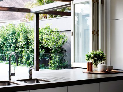 A Light-Filled and Vibrant Contemporary Home of Strong Contrasts for a Busy Family of Four in Toorak by Robson Rak Architects (11)