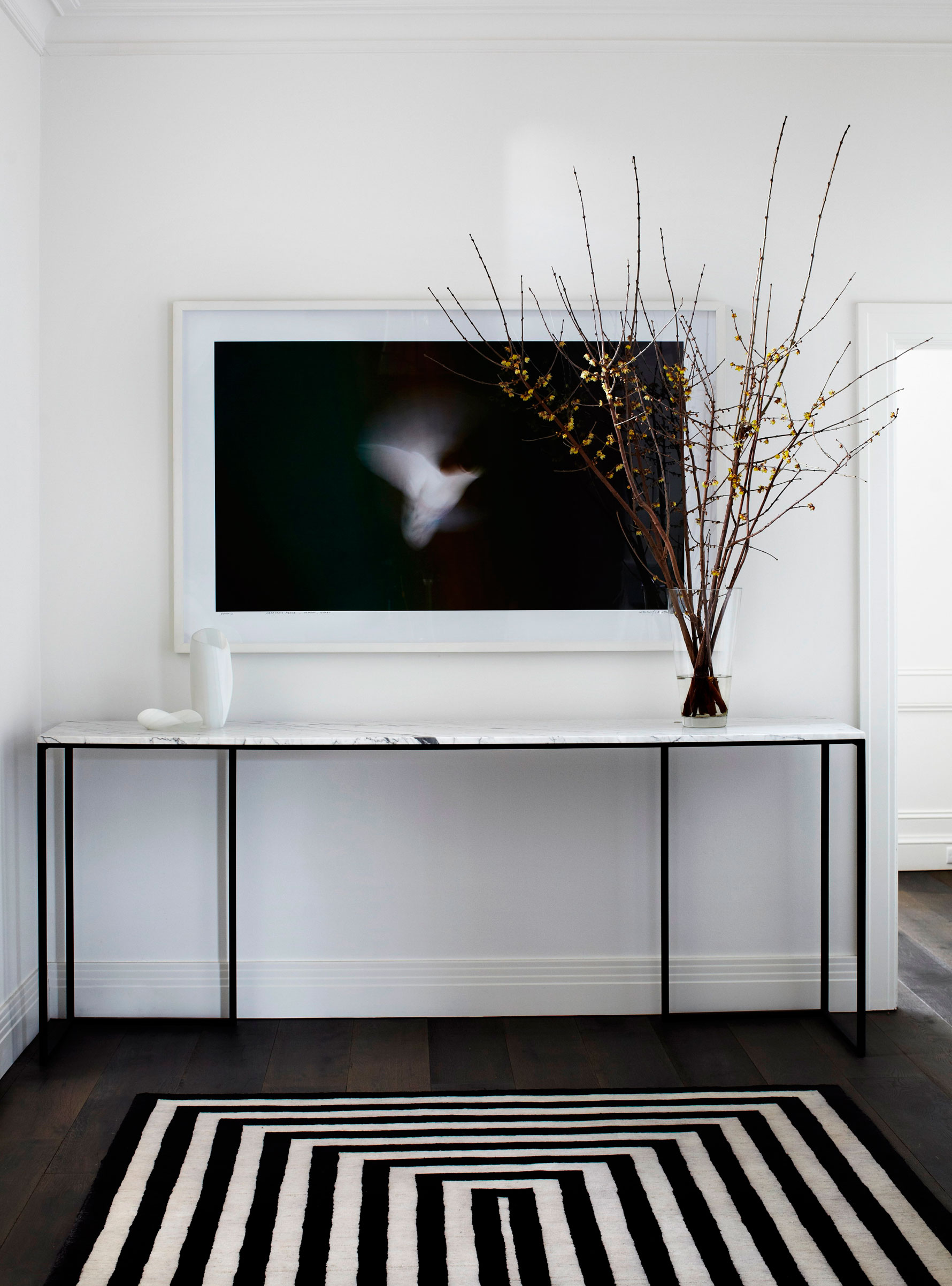 A Light-Filled and Vibrant Contemporary Home of Strong Contrasts for a Busy Family of Four in Toorak by Robson Rak Architects (5)