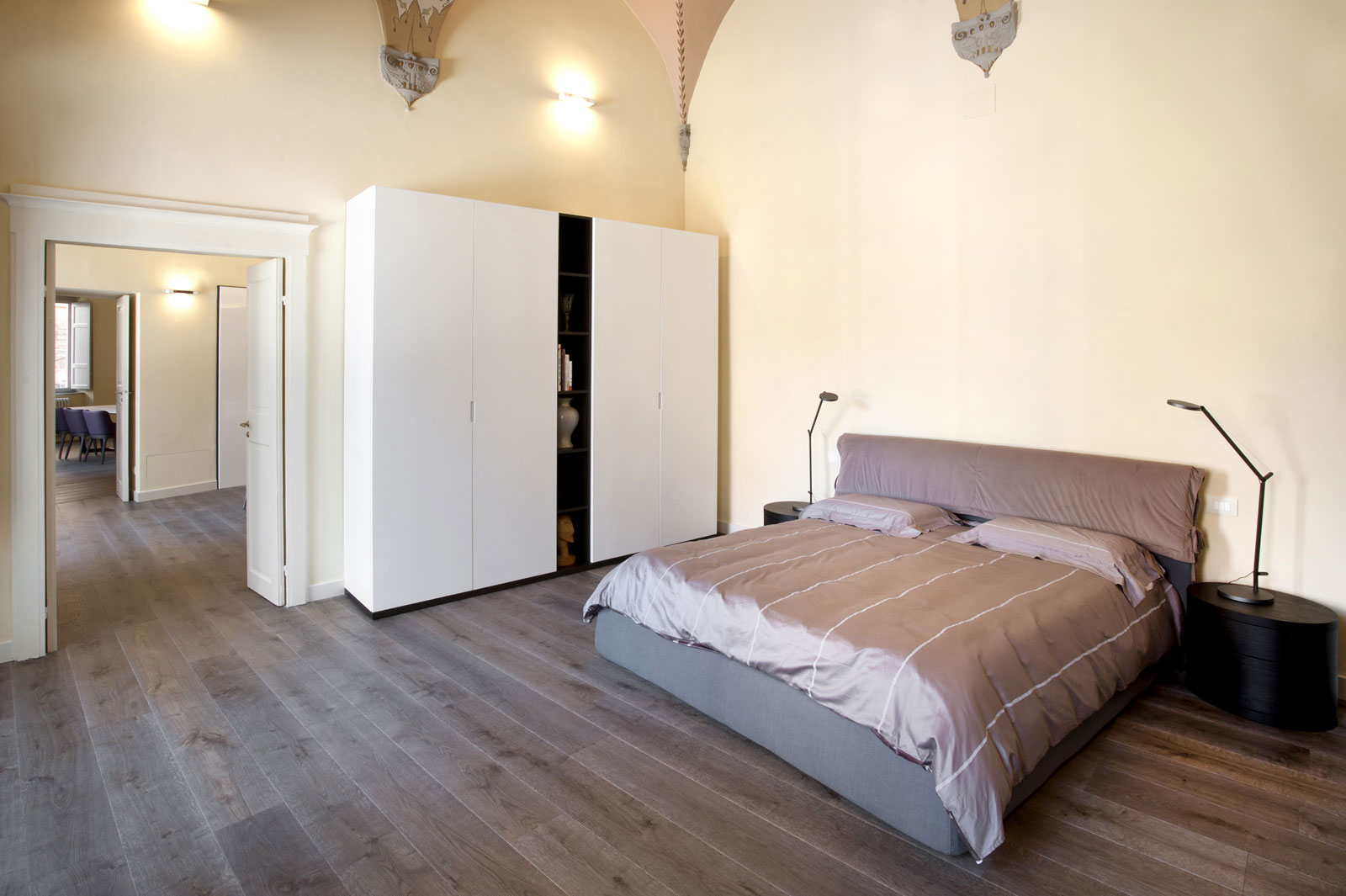 A Luminous Apartment Full of Contemporary Elegance in Siena, Italy by CMT Architetti (16)