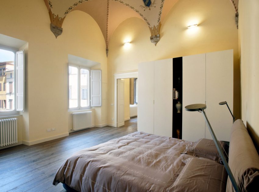 A Luminous Apartment Full of Contemporary Elegance in Siena, Italy by CMT Architetti (17)