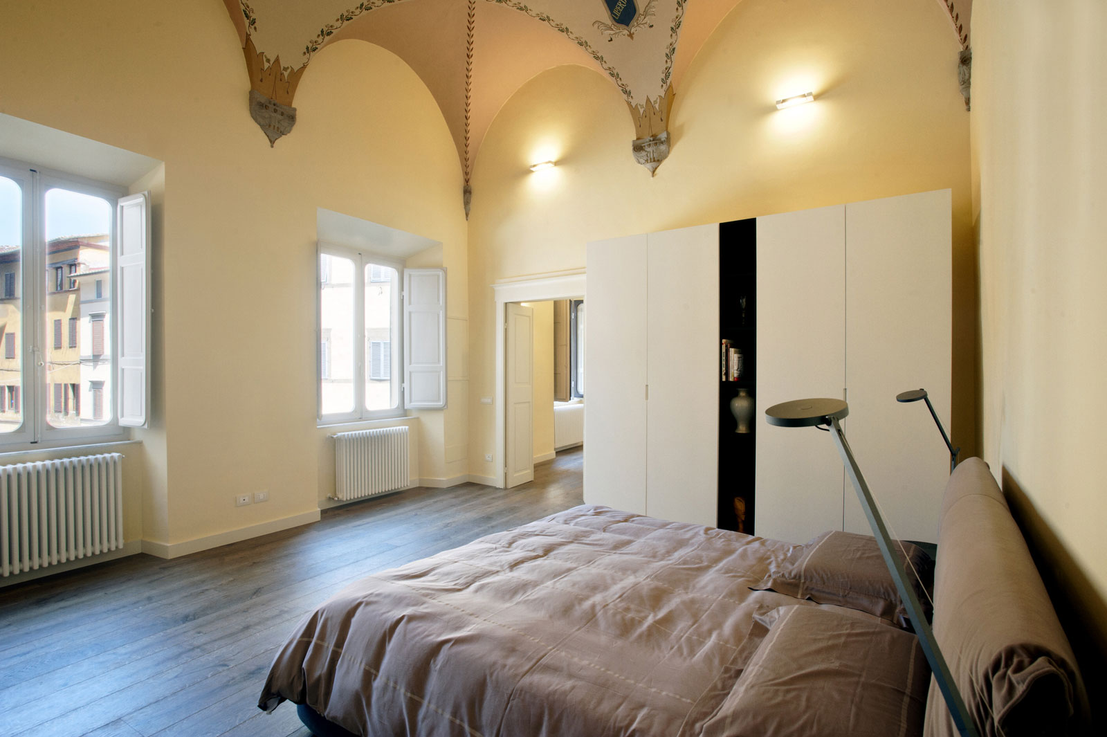 A Luminous Apartment Full of Contemporary Elegance in Siena, Italy by CMT Architetti (17)