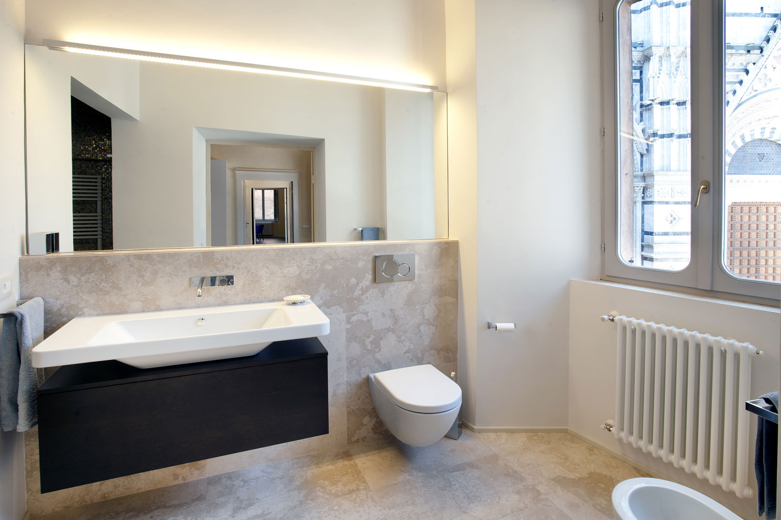 A Luminous Apartment Full of Contemporary Elegance in Siena, Italy by CMT Architetti (18)