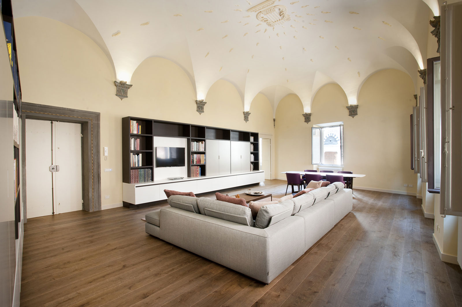 A Luminous Apartment Full of Contemporary Elegance in Siena, Italy by CMT Architetti (2)