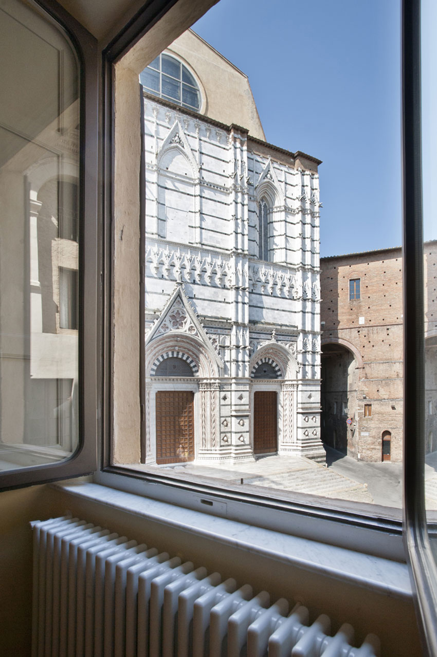 A Luminous Apartment Full of Contemporary Elegance in Siena, Italy by CMT Architetti (22)