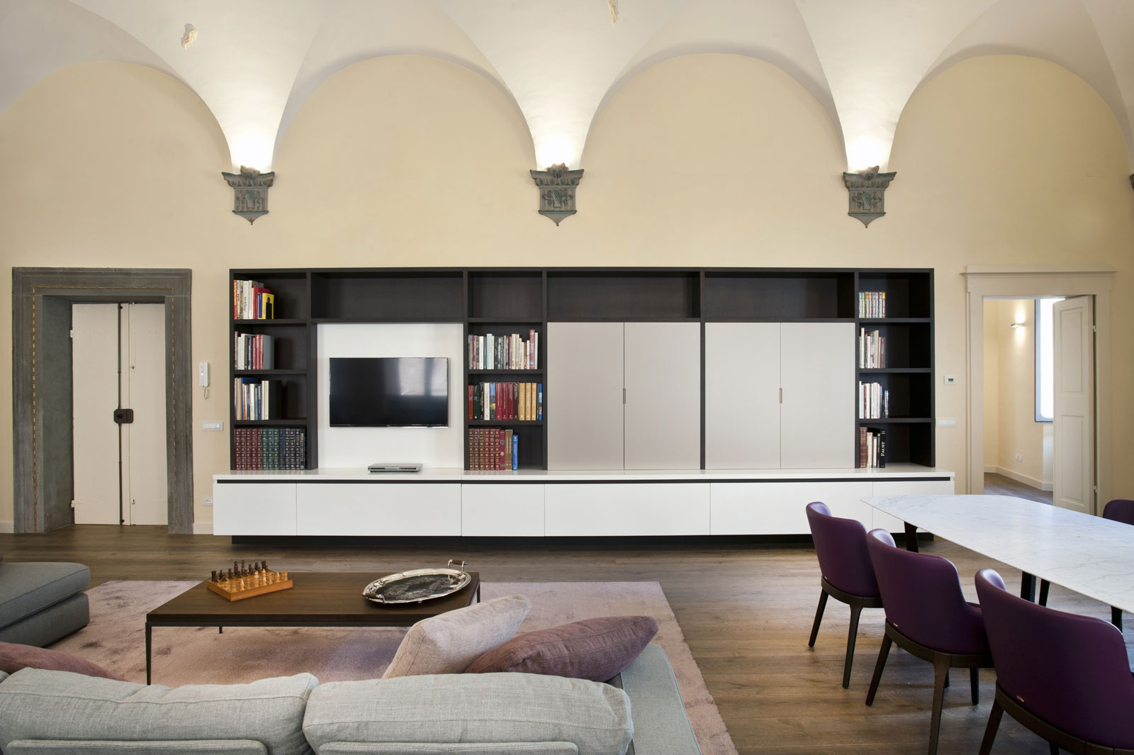 A Luminous Apartment Full of Contemporary Elegance in Siena, Italy by CMT Architetti (3)