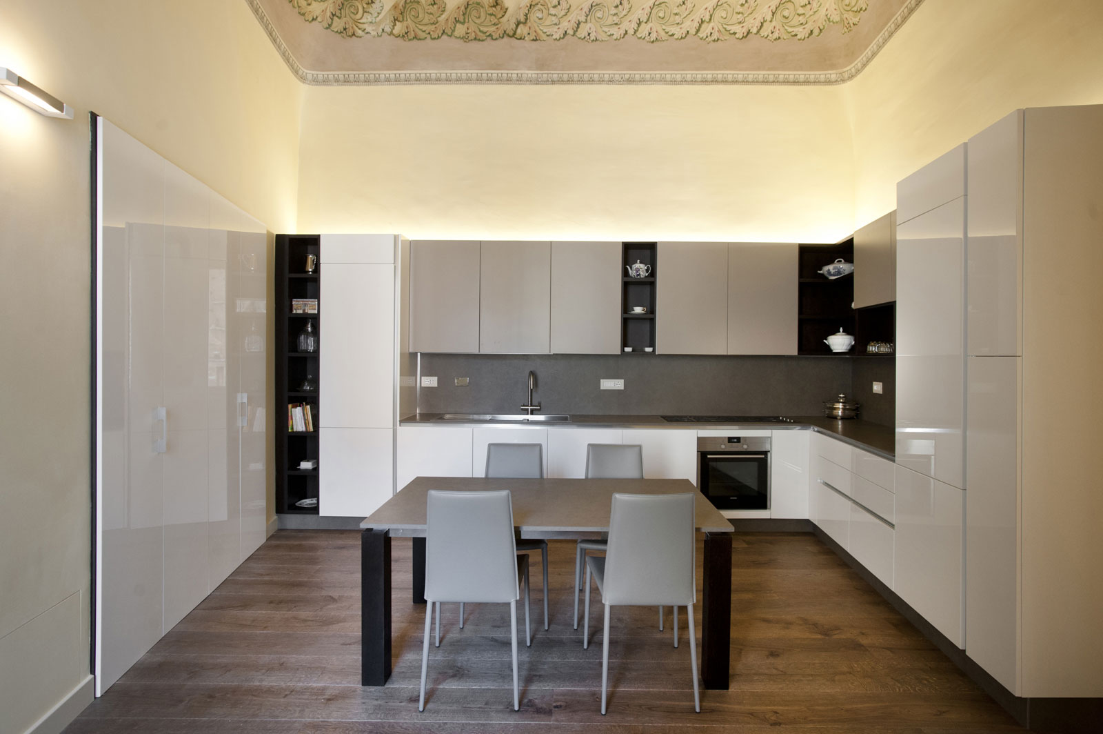 A Luminous Apartment Full of Contemporary Elegance in Siena, Italy by CMT Architetti (8)