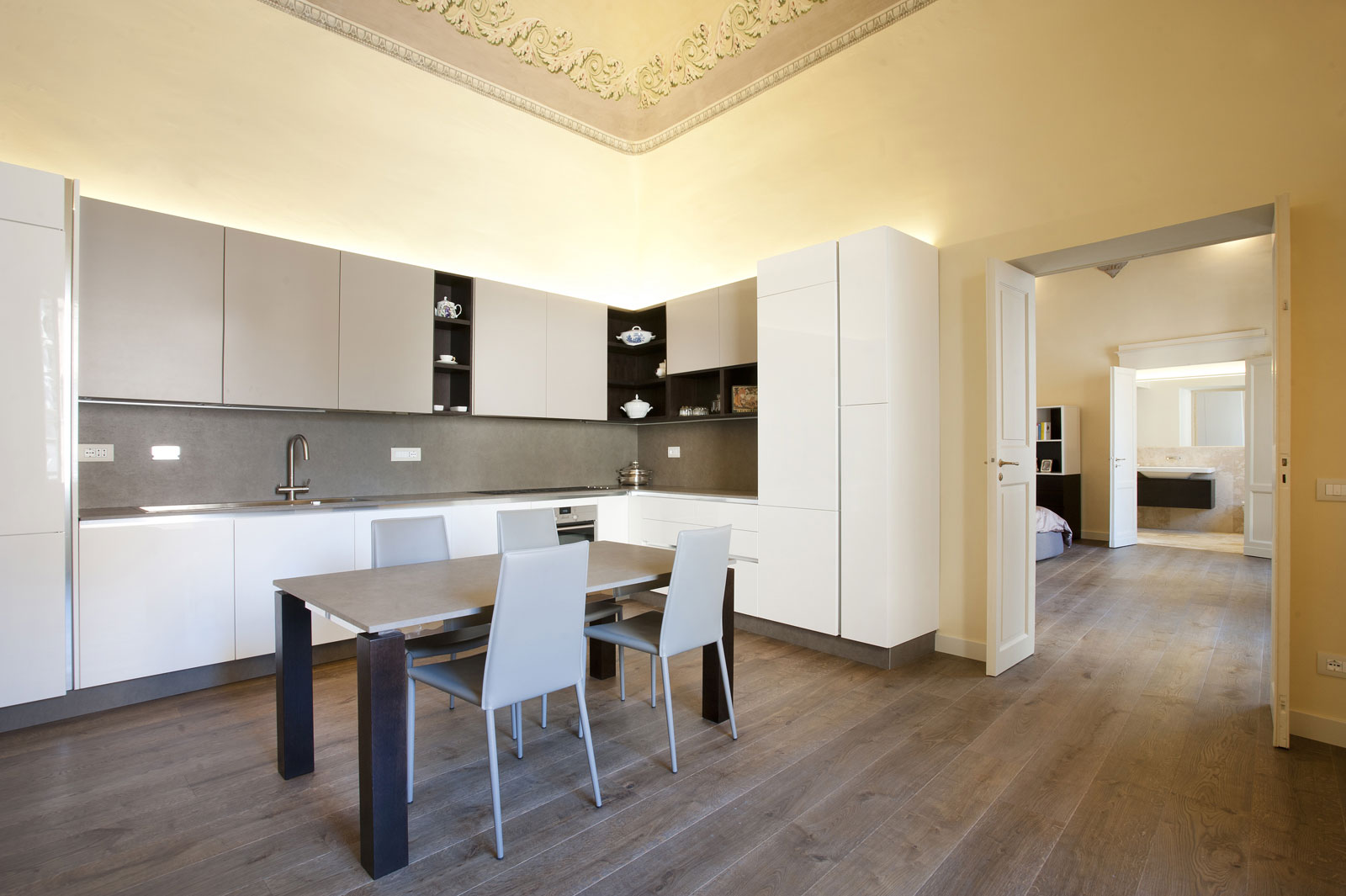 A Luminous Apartment Full of Contemporary Elegance in Siena, Italy by CMT Architetti (9)