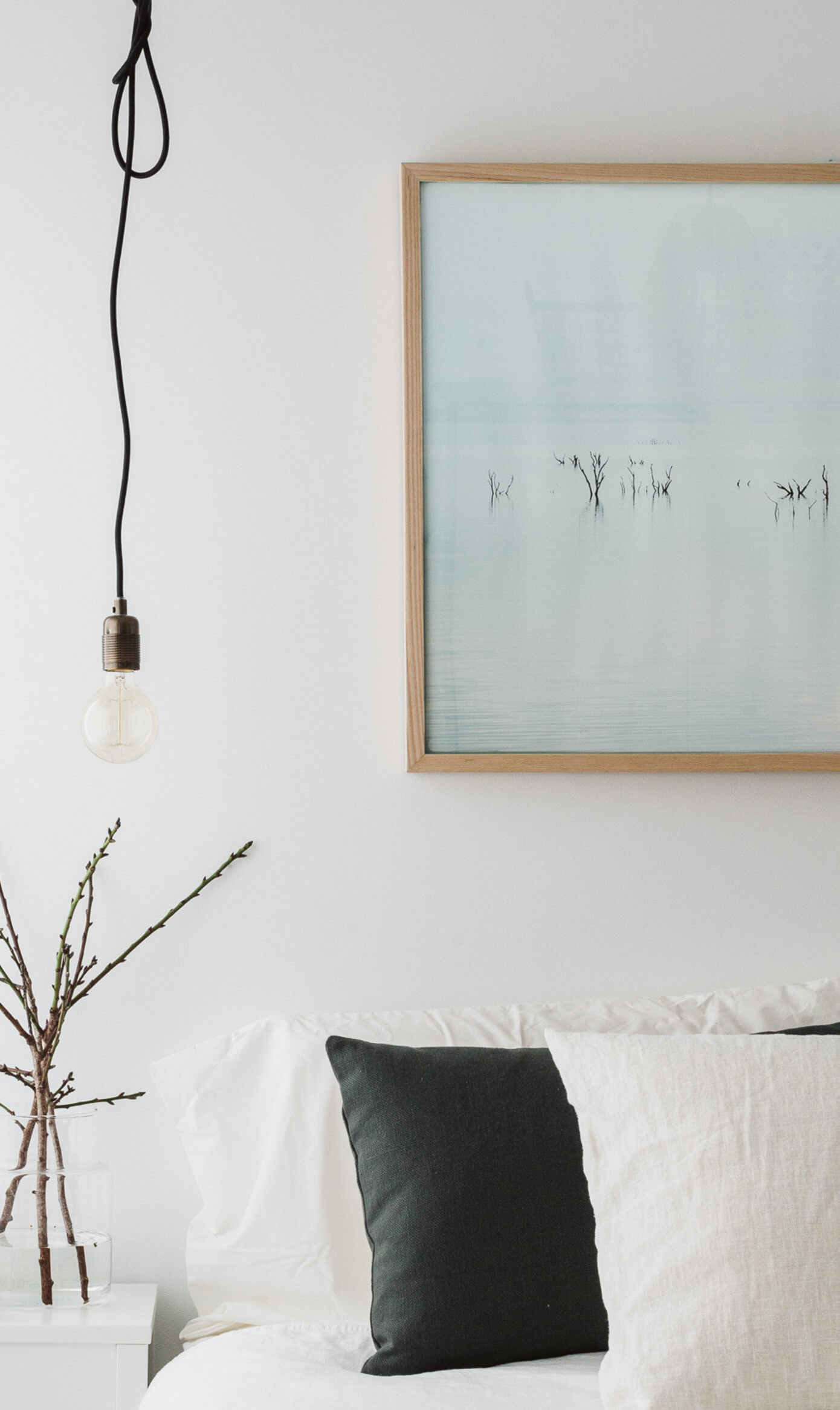 A Luminous Apartment Mixes Character Charm with Contemporary Style in Lisbon by Arkstudio (13)