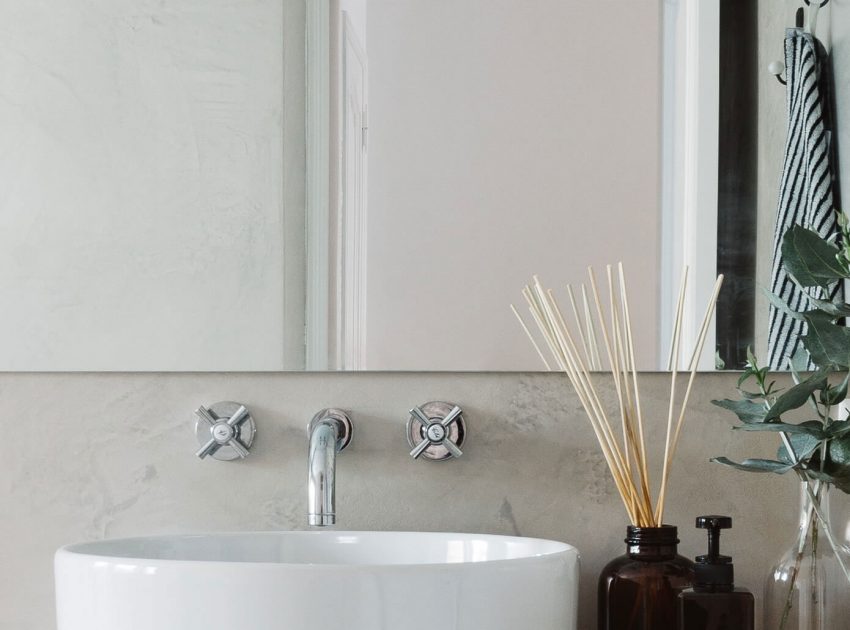 A Luminous Apartment Mixes Character Charm with Contemporary Style in Lisbon by Arkstudio (21)