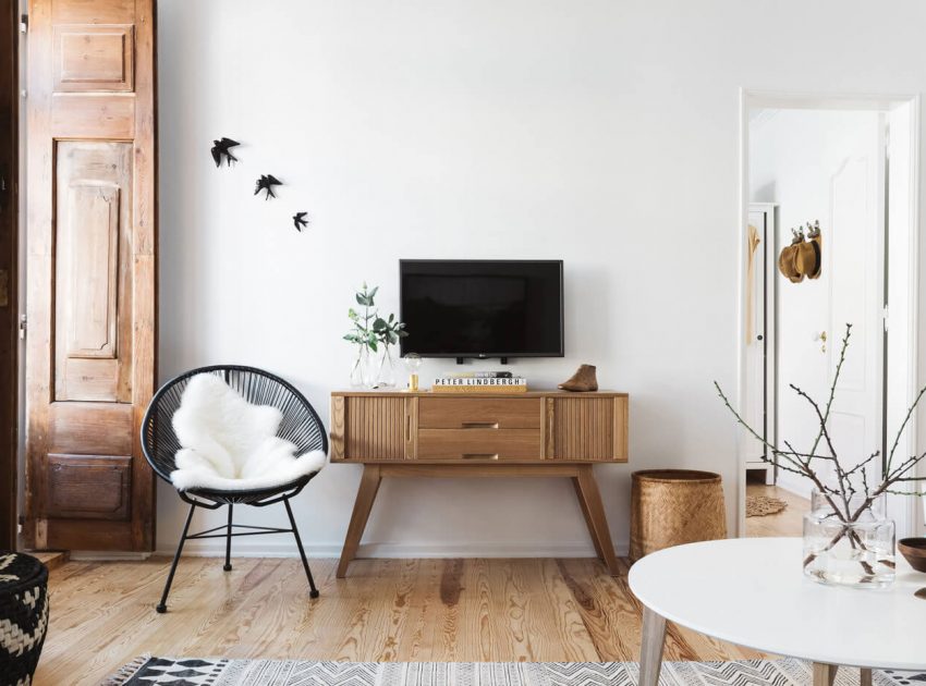 A Luminous Apartment Mixes Character Charm with Contemporary Style in Lisbon by Arkstudio (4)