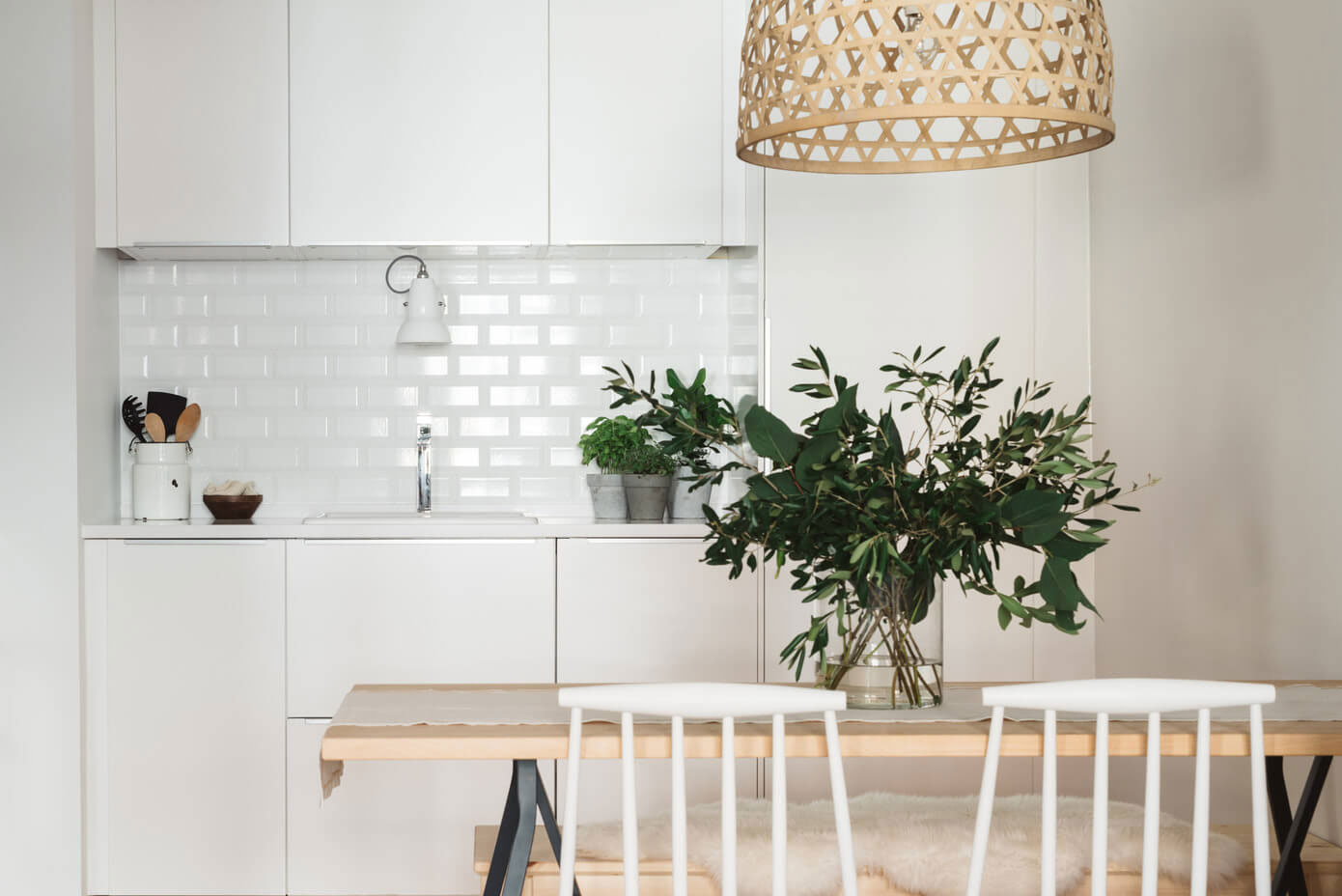 A Luminous Apartment Mixes Character Charm with Contemporary Style in Lisbon by Arkstudio (7)