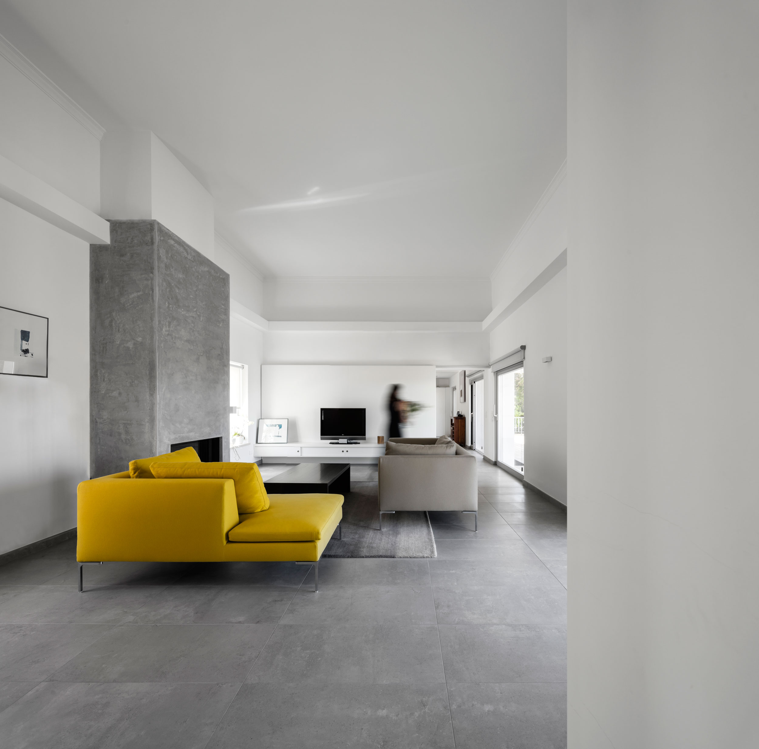 A Luminous Contemporary Home with Bright and Simple Interiors in Algarve by Marlene Uldschmidt Architects (1)