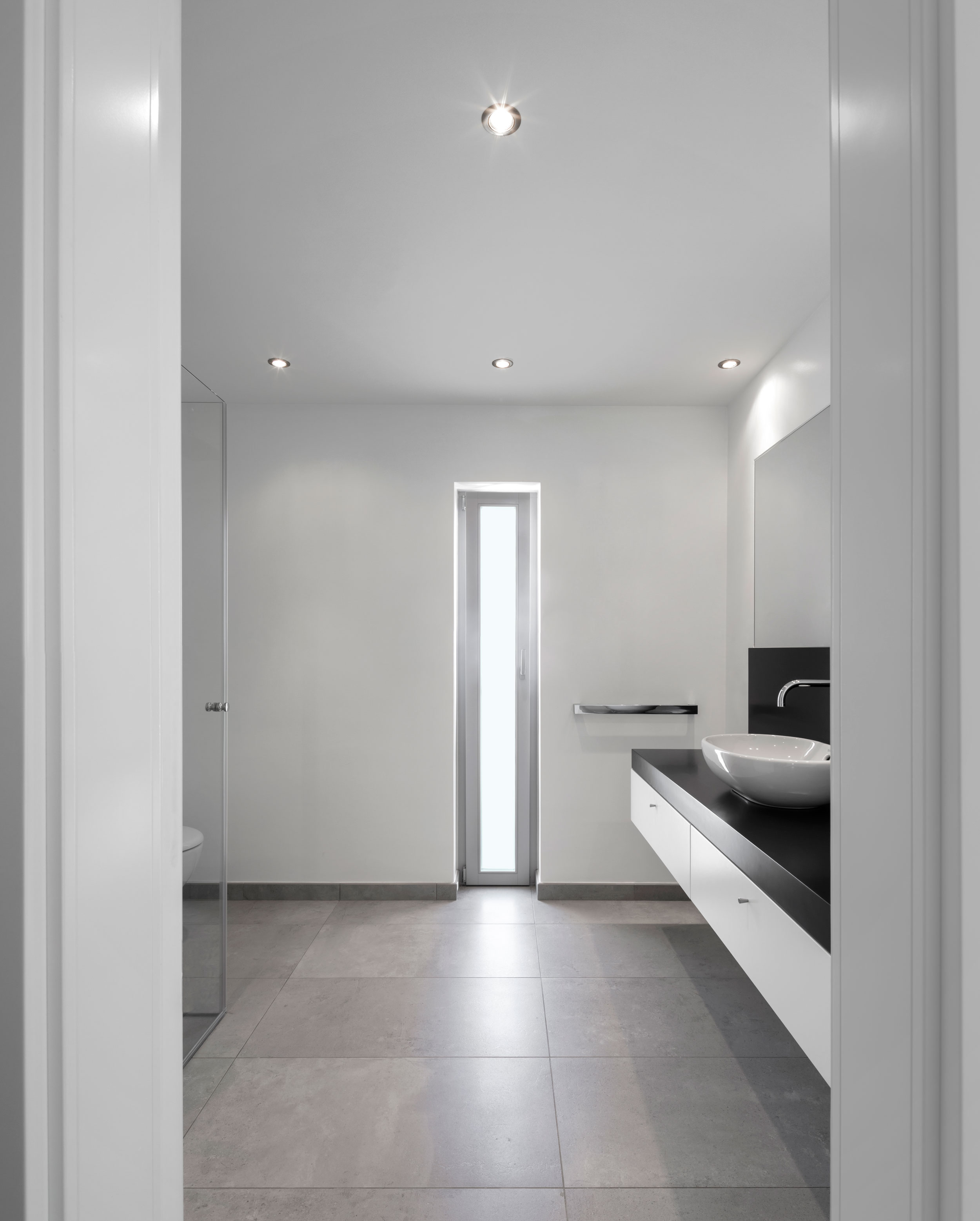 A Luminous Contemporary Home with Bright and Simple Interiors in Algarve by Marlene Uldschmidt Architects (15)