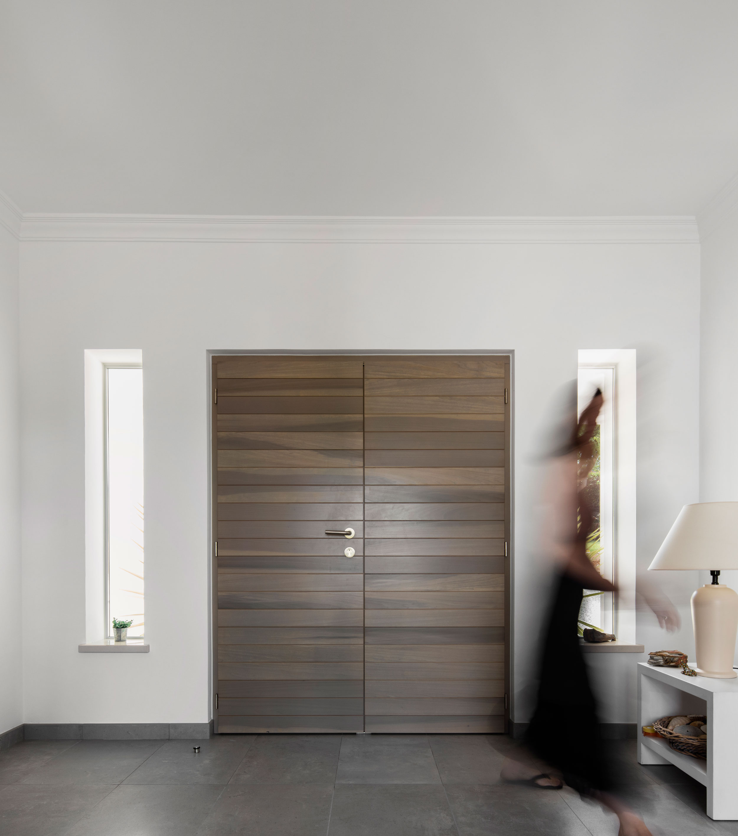 A Luminous Contemporary Home with Bright and Simple Interiors in Algarve by Marlene Uldschmidt Architects (4)