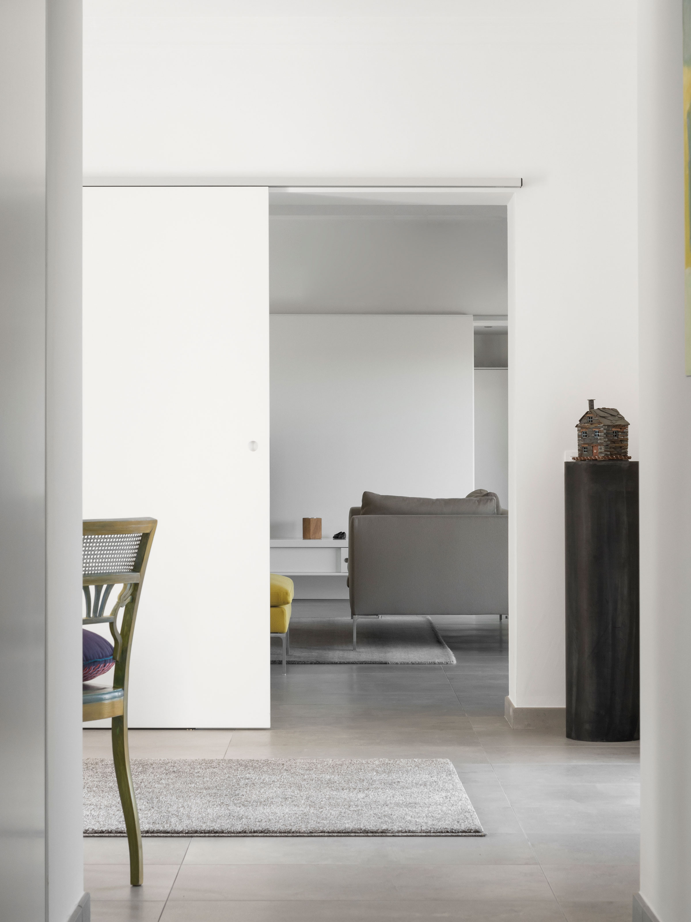 A Luminous Contemporary Home with Bright and Simple Interiors in Algarve by Marlene Uldschmidt Architects (8)