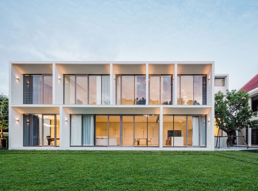 A Luminous Contemporary Home with Natural Light and Ventilation in Thailand by Integrated Field (1)