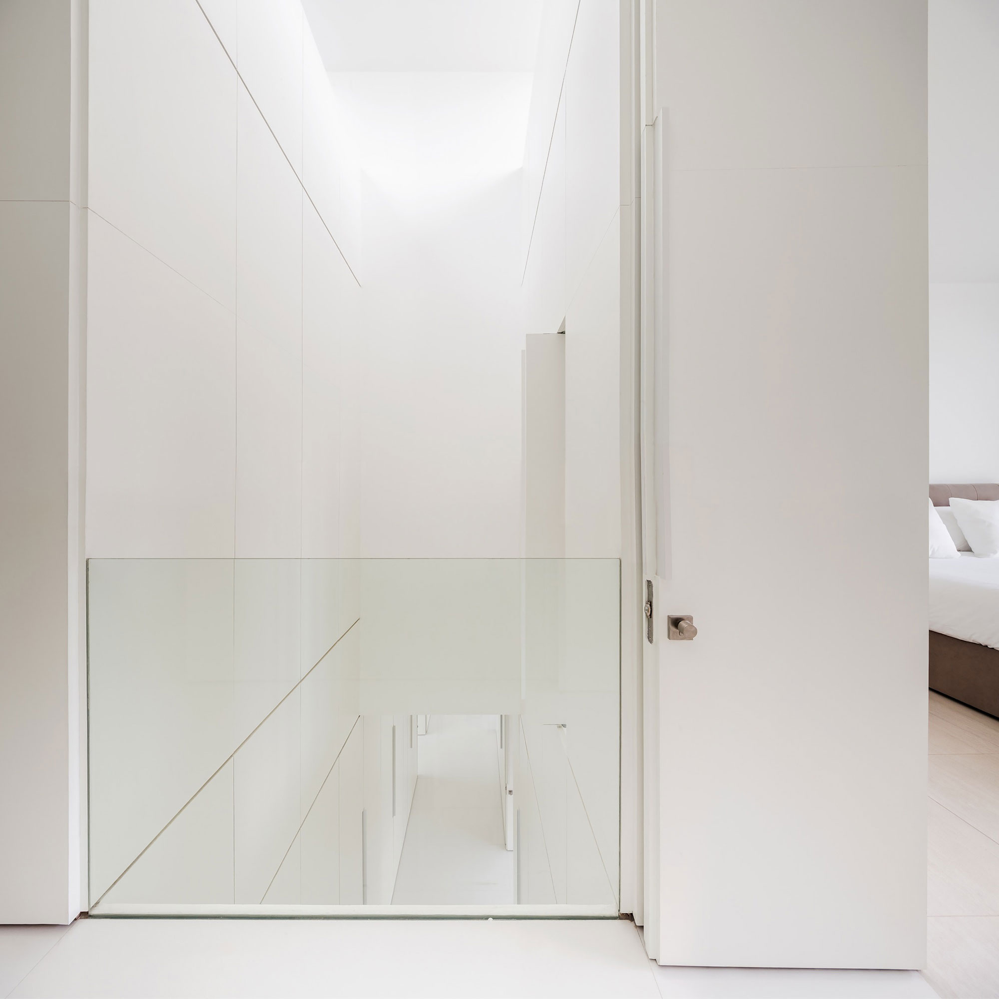 A Luminous Contemporary Home with Natural Light and Ventilation in Thailand by Integrated Field (13)