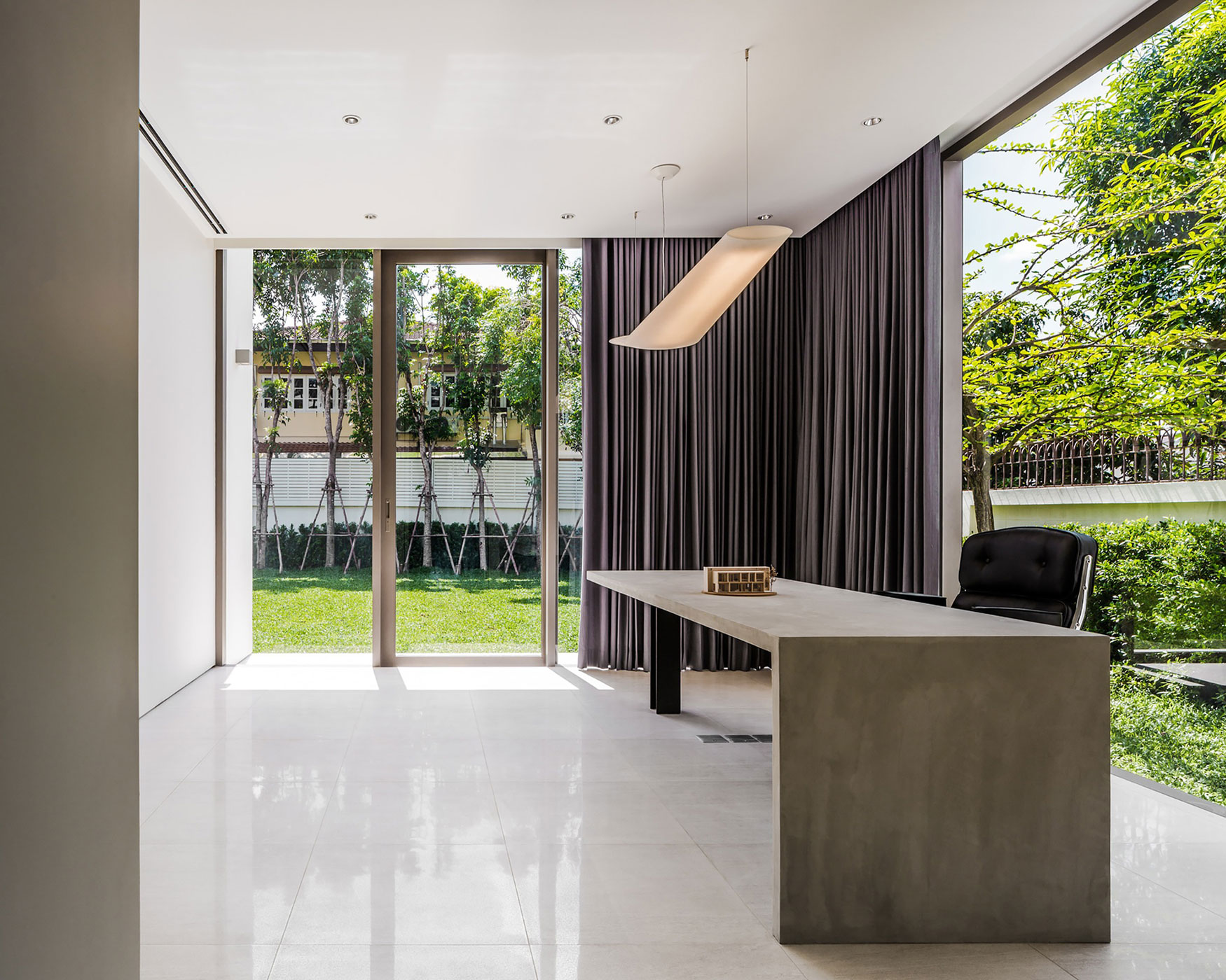A Luminous Contemporary Home with Natural Light and Ventilation in Thailand by Integrated Field (20)