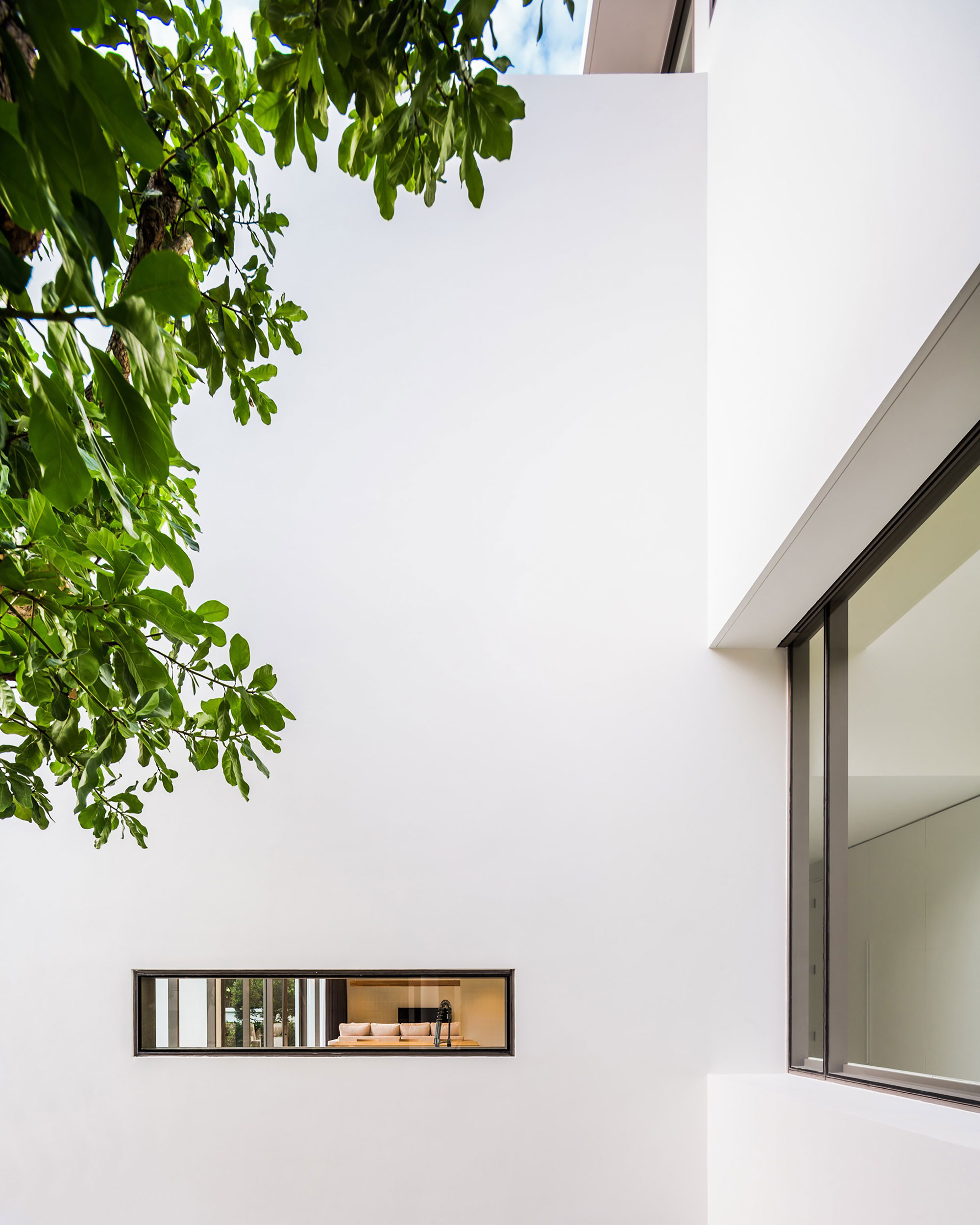 A Luminous Contemporary Home with Natural Light and Ventilation in Thailand by Integrated Field (23)