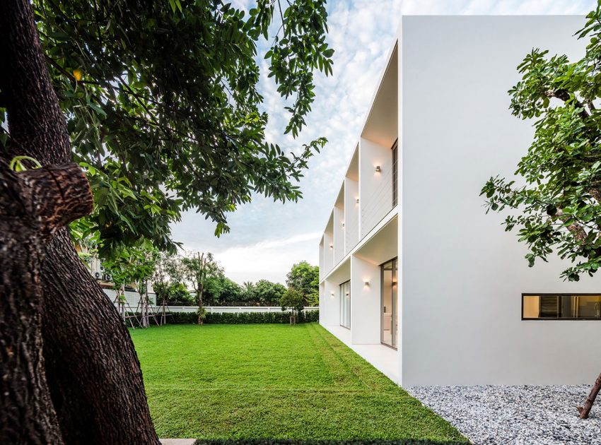 A Luminous Contemporary Home with Natural Light and Ventilation in Thailand by Integrated Field (3)