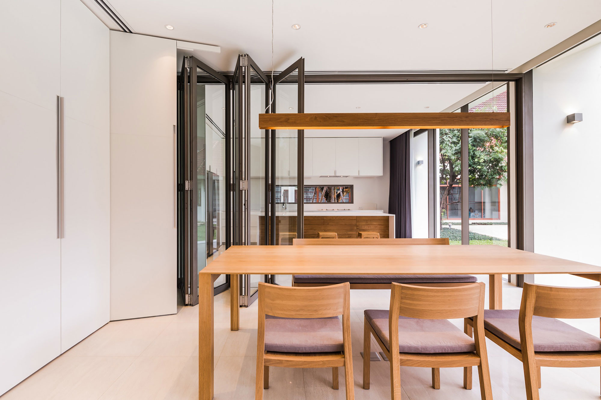 A Luminous Contemporary Home with Natural Light and Ventilation in Thailand by Integrated Field (5)