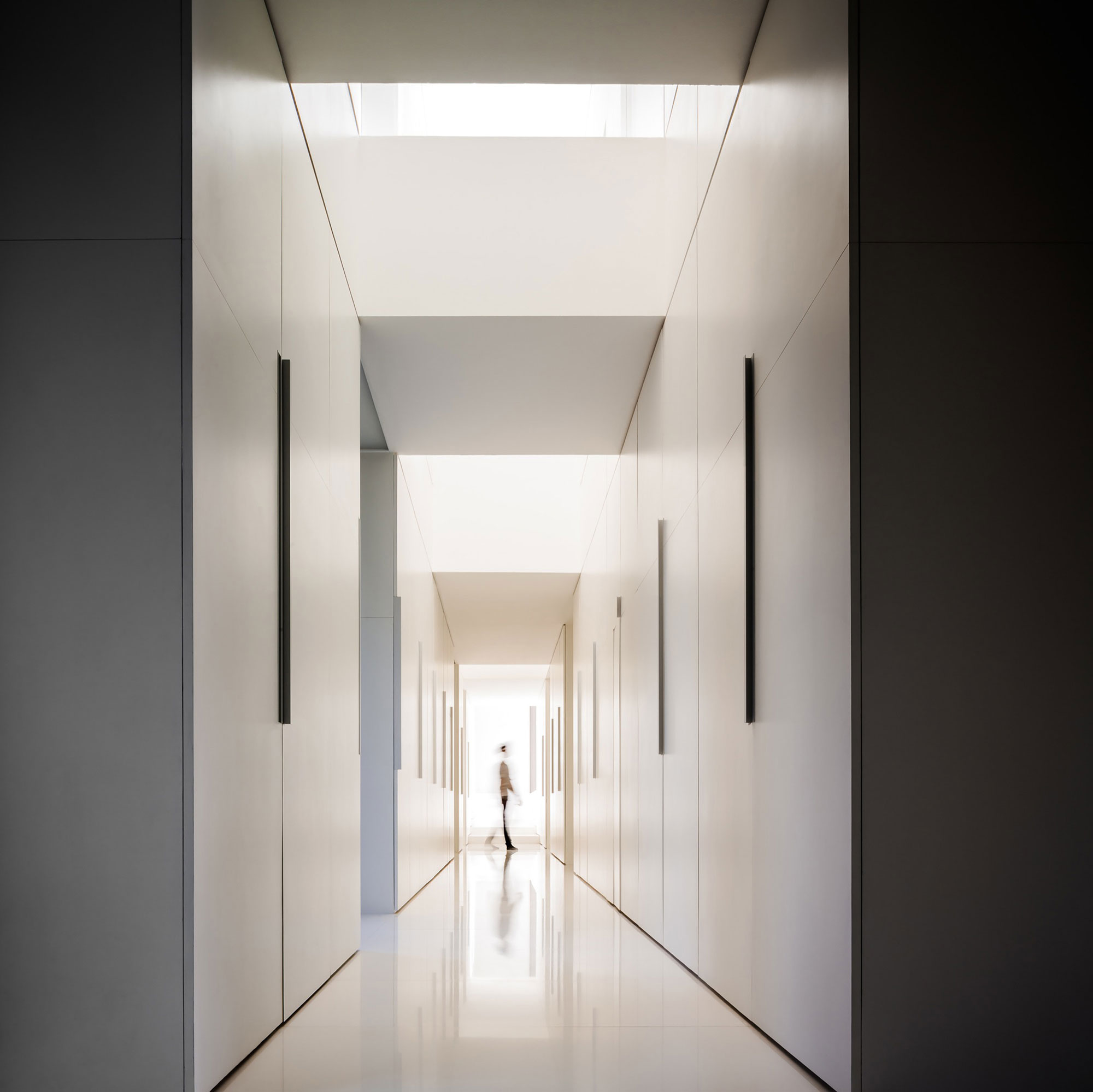 A Luminous Contemporary Home with Natural Light and Ventilation in Thailand by Integrated Field (8)