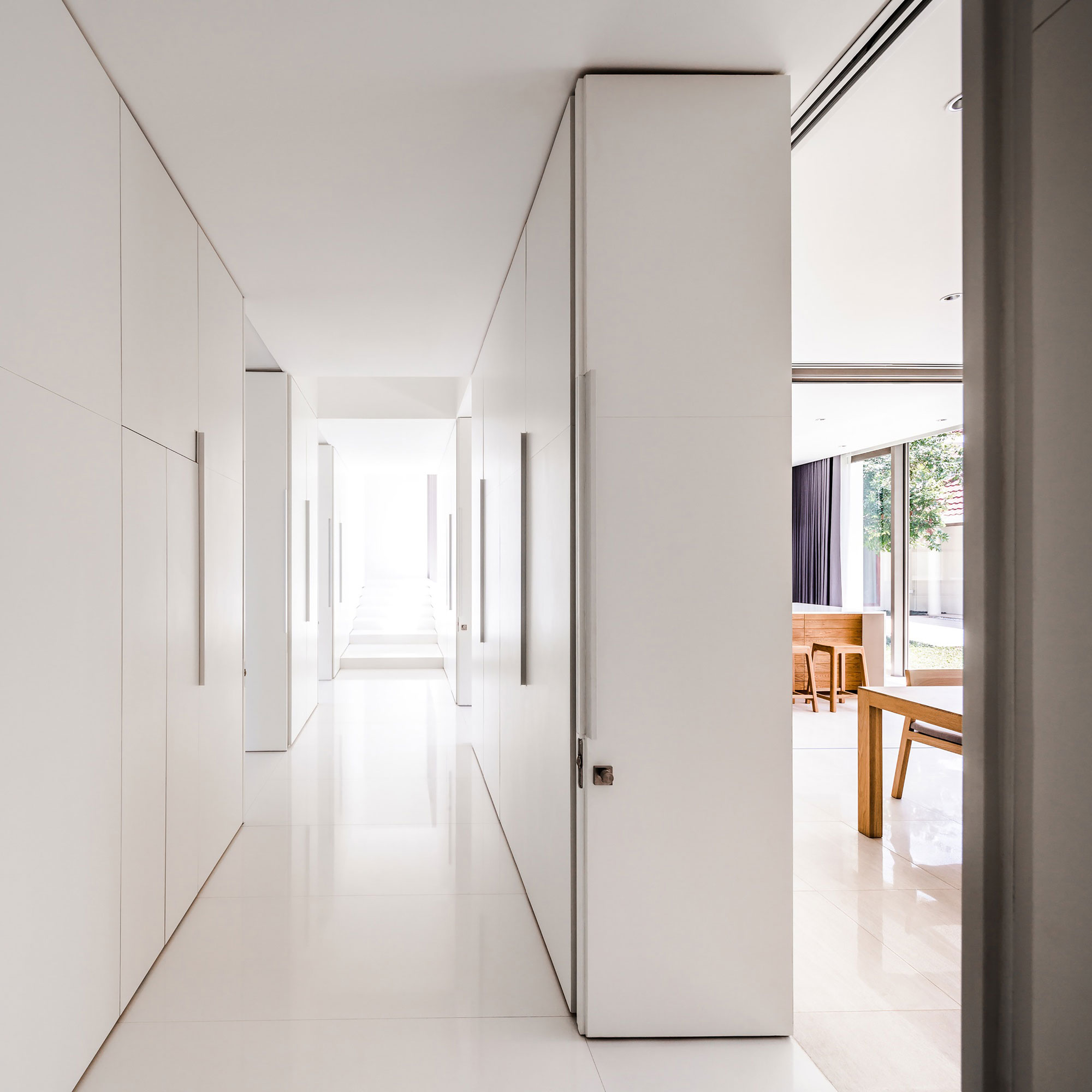 A Luminous Contemporary Home with Natural Light and Ventilation in Thailand by Integrated Field (9)