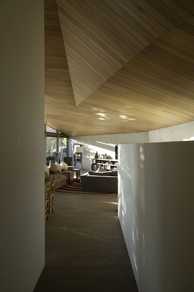 A Luminous Home Surrounded by Wonderful Landscape and Stunning Views of Mexico by Serrano Monjaraz Arquitectos (12)