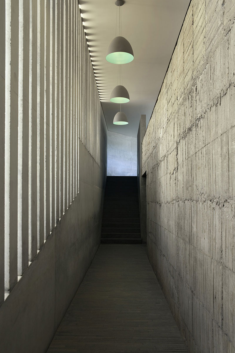 A Luminous Home Surrounded by Wonderful Landscape and Stunning Views of Mexico by Serrano Monjaraz Arquitectos (16)
