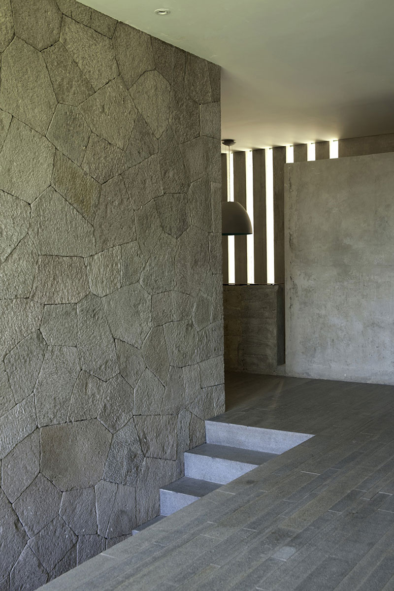 A Luminous Home Surrounded by Wonderful Landscape and Stunning Views of Mexico by Serrano Monjaraz Arquitectos (17)