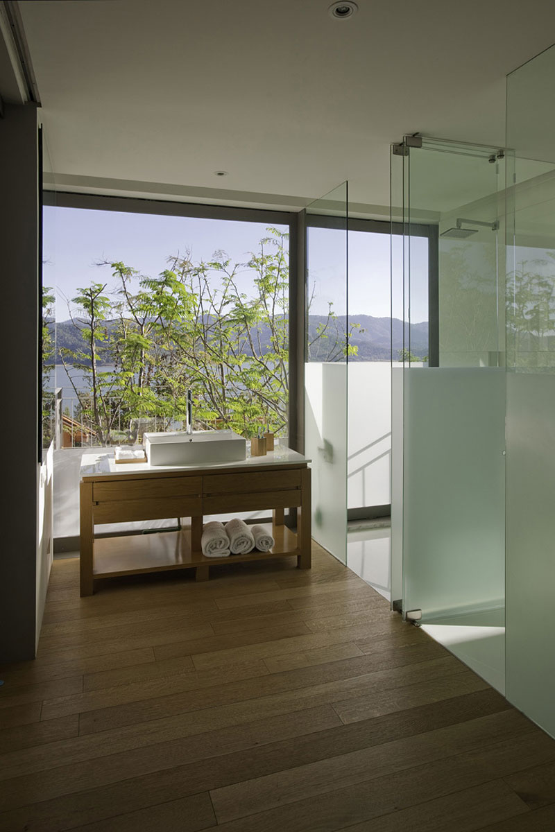A Luminous Home Surrounded by Wonderful Landscape and Stunning Views of Mexico by Serrano Monjaraz Arquitectos (20)