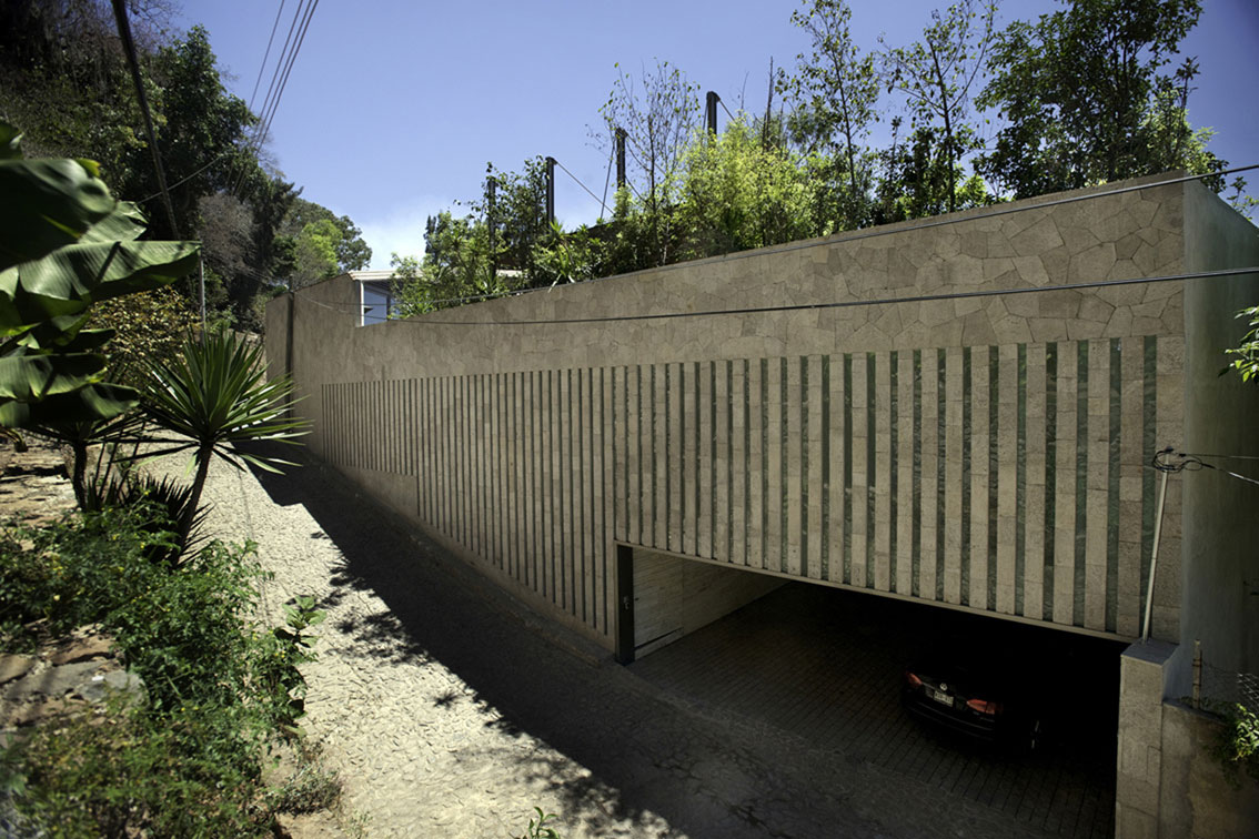A Luminous Home Surrounded by Wonderful Landscape and Stunning Views of Mexico by Serrano Monjaraz Arquitectos (4)