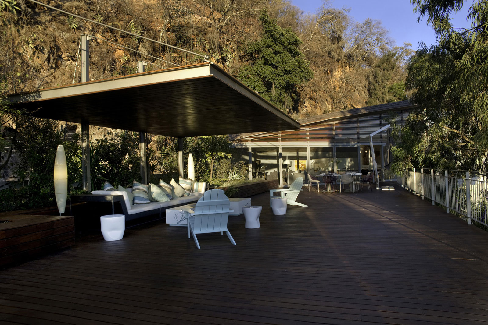 A Luminous Home Surrounded by Wonderful Landscape and Stunning Views of Mexico by Serrano Monjaraz Arquitectos (7)
