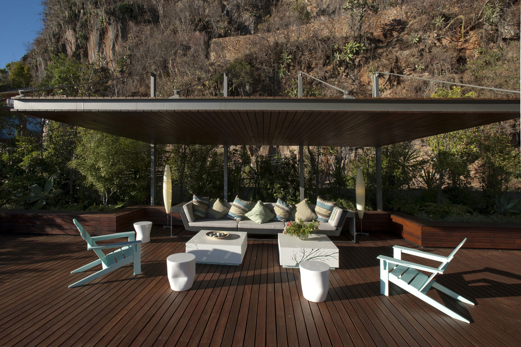 A Luminous Home Surrounded by Wonderful Landscape and Stunning Views of Mexico by Serrano Monjaraz Arquitectos (8)